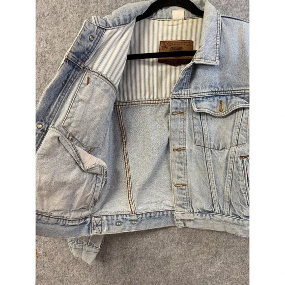 Light Wash Denim Jacket - Women - Picture 7 of 13